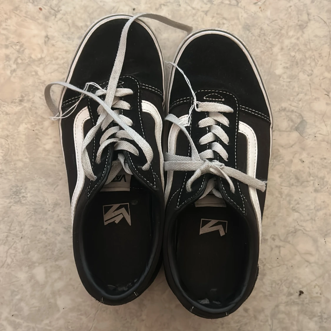 Svarta Vans Old Skool sneakers strl 39