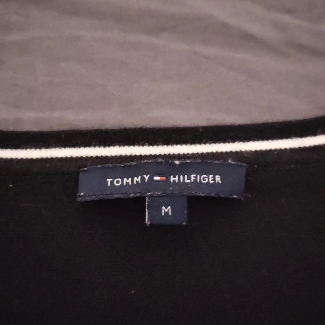 Svart v-ringad tröja Tommy Hilfiger - 2