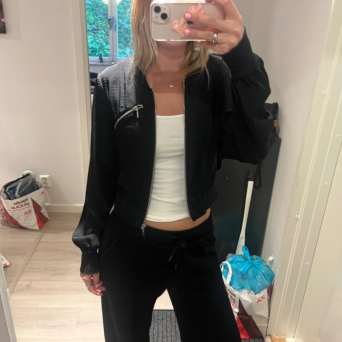 Svart kofta med dragkedja