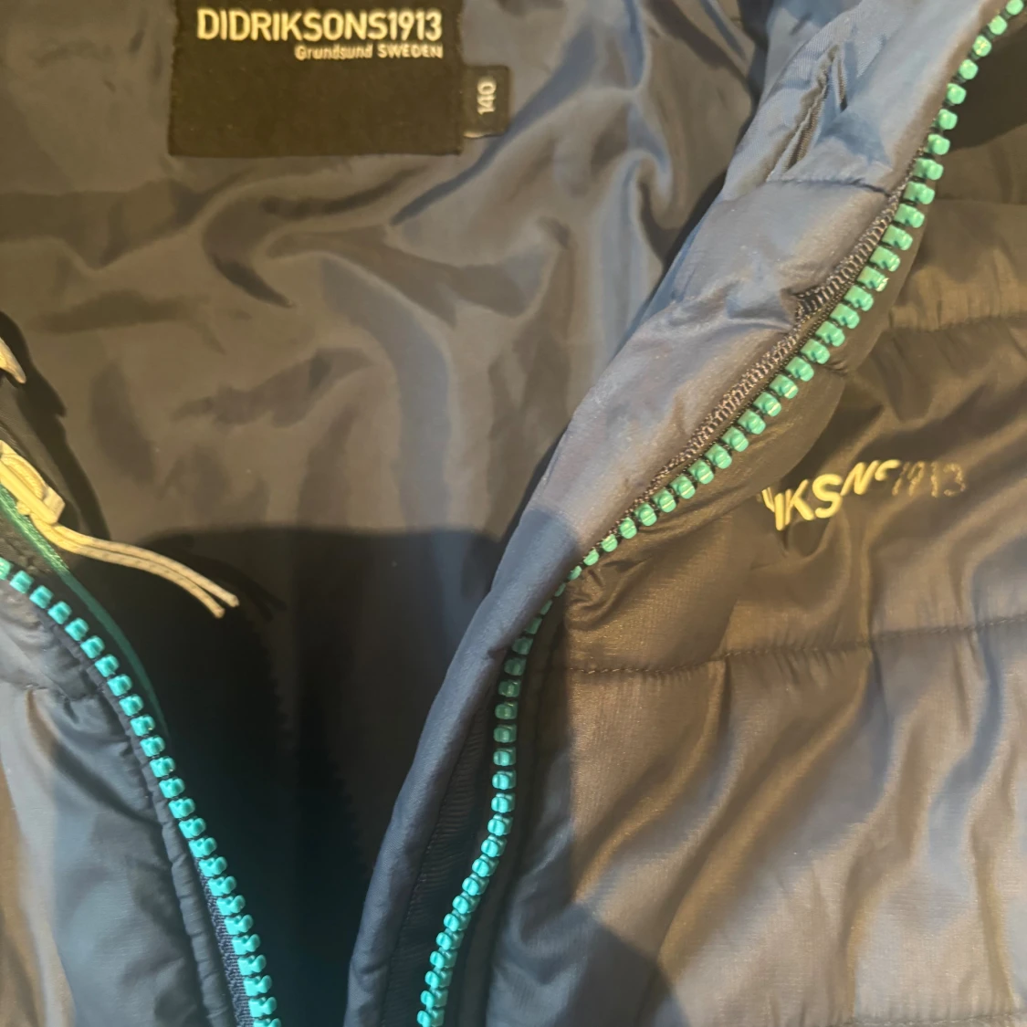 Blå quiltad pufferjacka Didriksons 140 - 2