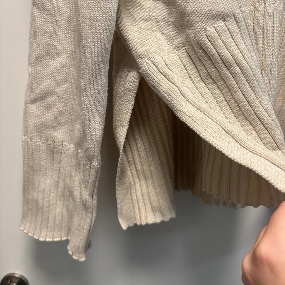 Beige stickad tröja från ONLY  - 1