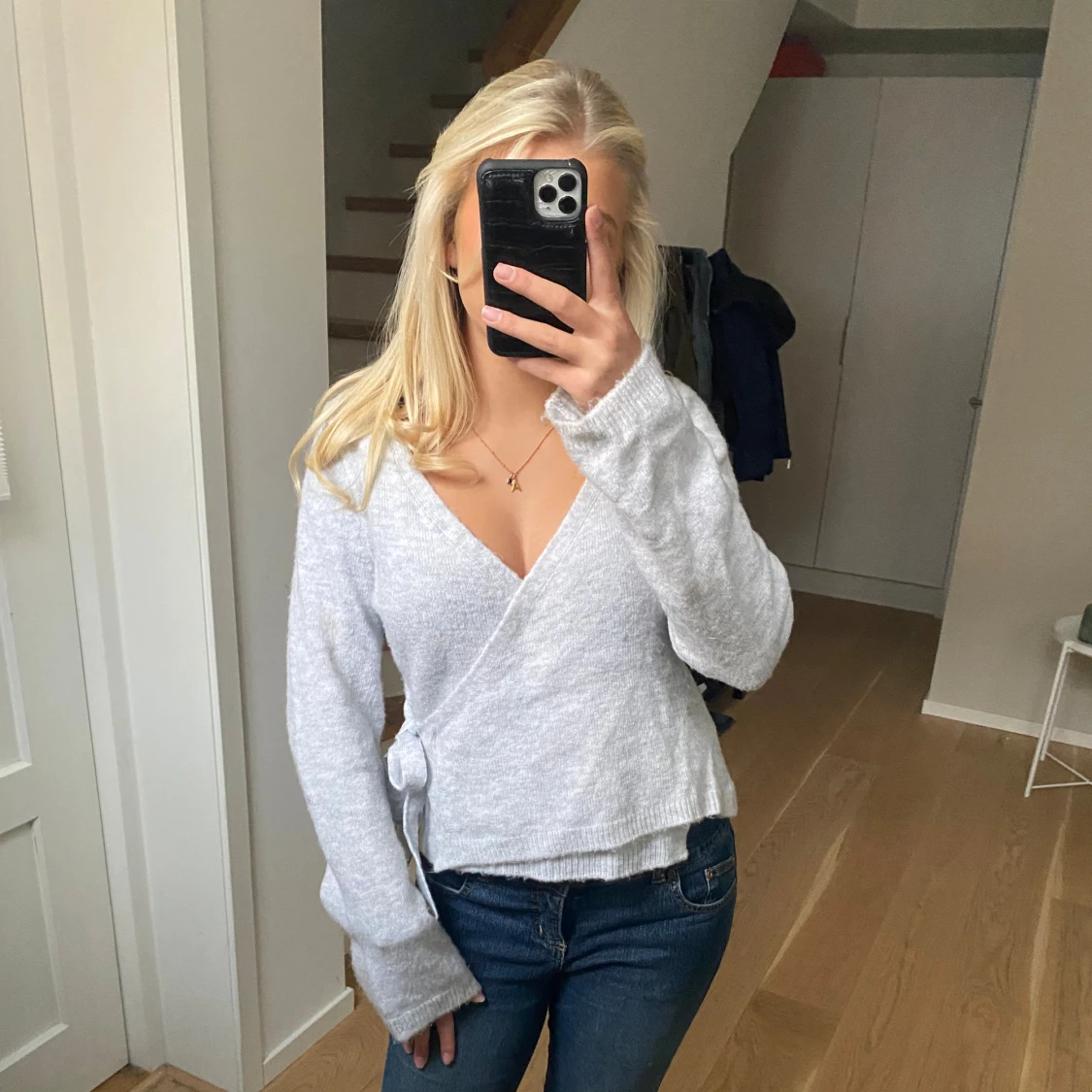 Stickad omlott tröja - 1