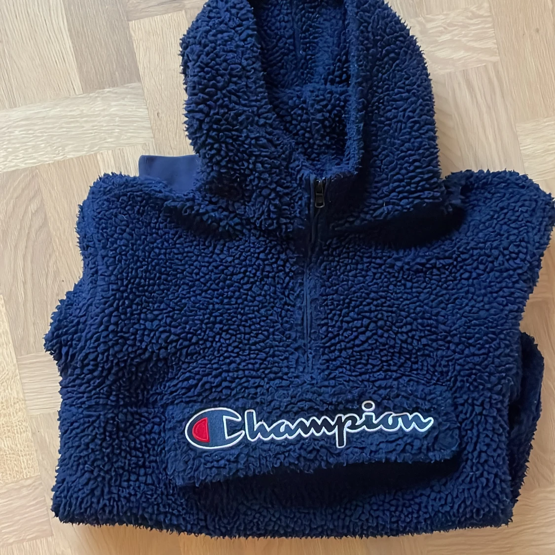 Mörkblå fleece hoodie från Champion - 3