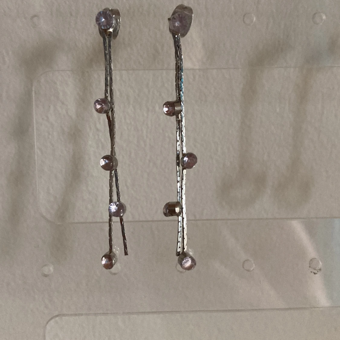 3 par silvriga hängande örhängen - 1