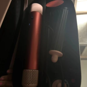 Dyson - Säljer min dyson för den inte kommer till användning. Är i jätte bra skick, fungerar, inga defekter.  Äktebevis tillkommer