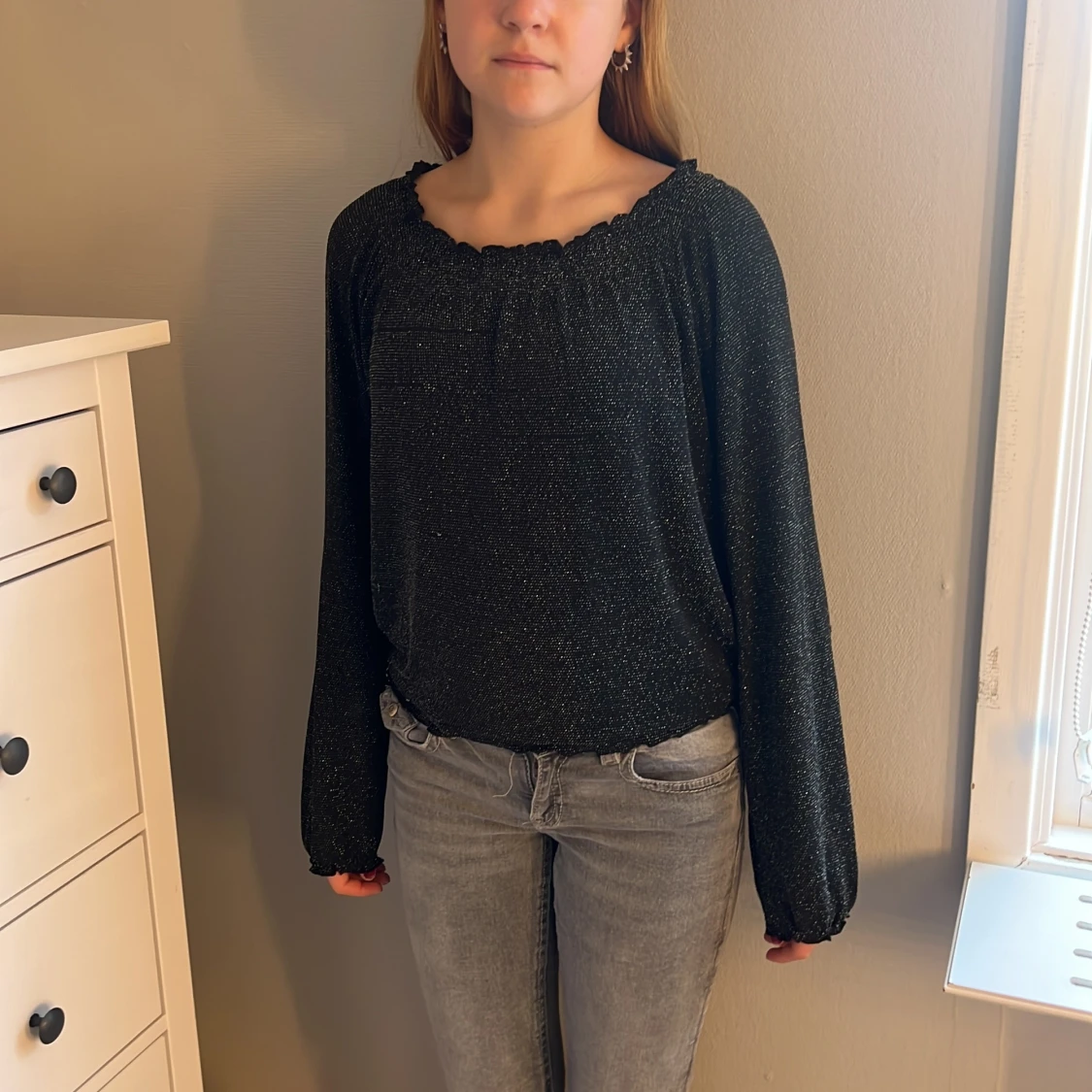 Svart glittrig offshoulder-top