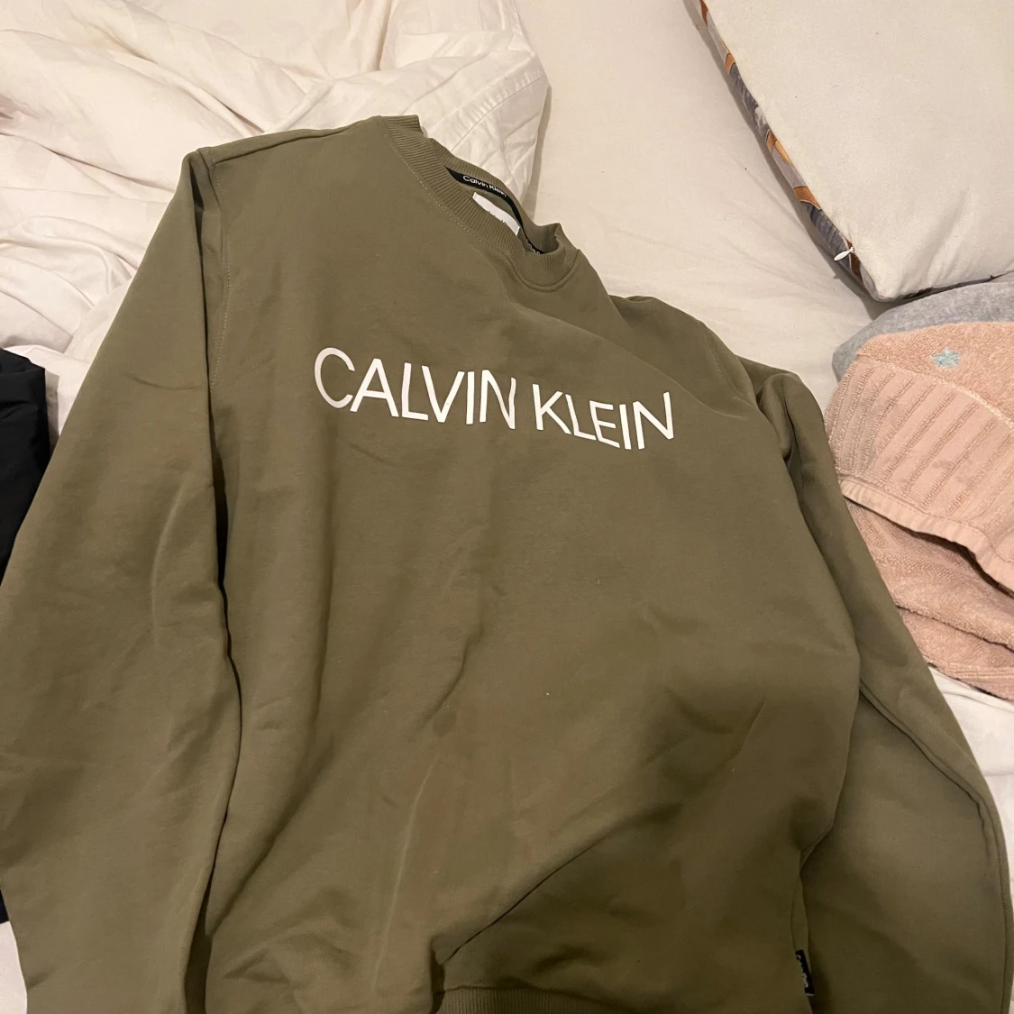 Olivgrön sweatshirt från Calvin Klein
