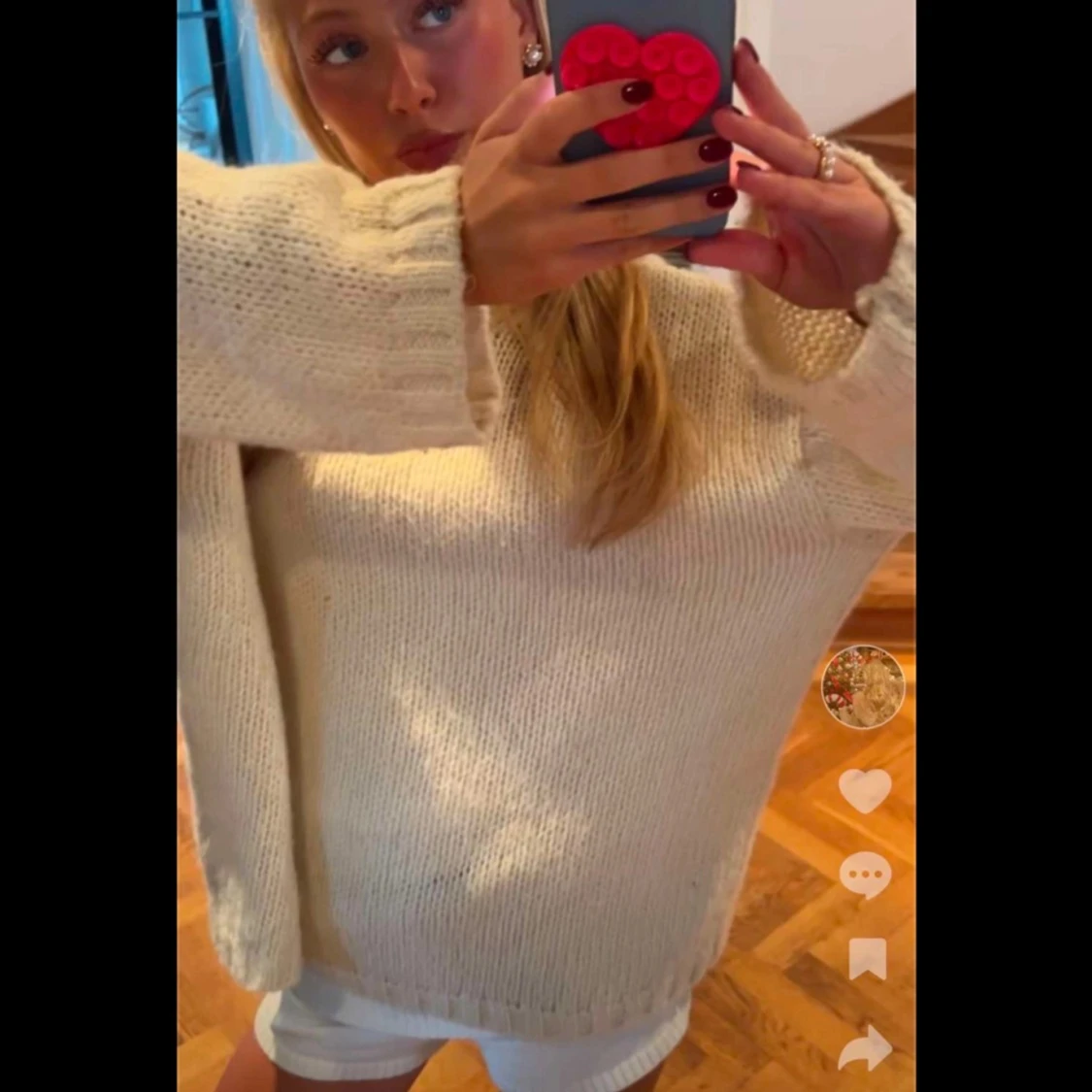 Stickad tröja med rosett  - 90