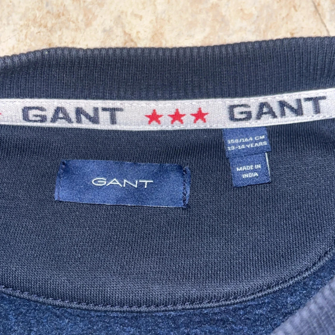 Mörkblå GANT tröja med logga - 1