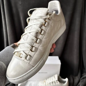 Balenciaga arena skor - Balenciaga arena skor | originalstorlek: 40 men sitter mer mot 42, fråga om innermått vid osäkerhet | ingår: box, dustbag