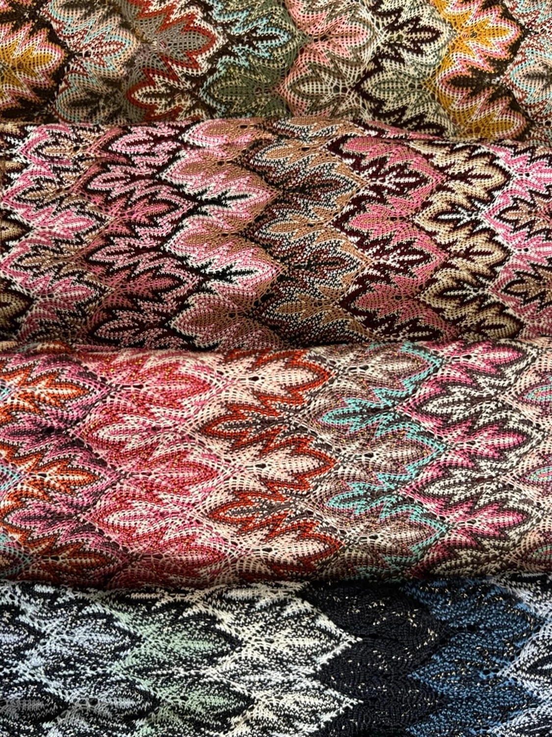 Mönstrad datorväska i rosa och beige  - 3