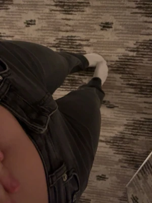 Svarta jeansbyxor från 157, storlek S - Säljer ett par svarta jeansbyxor från 157 i storlek S!