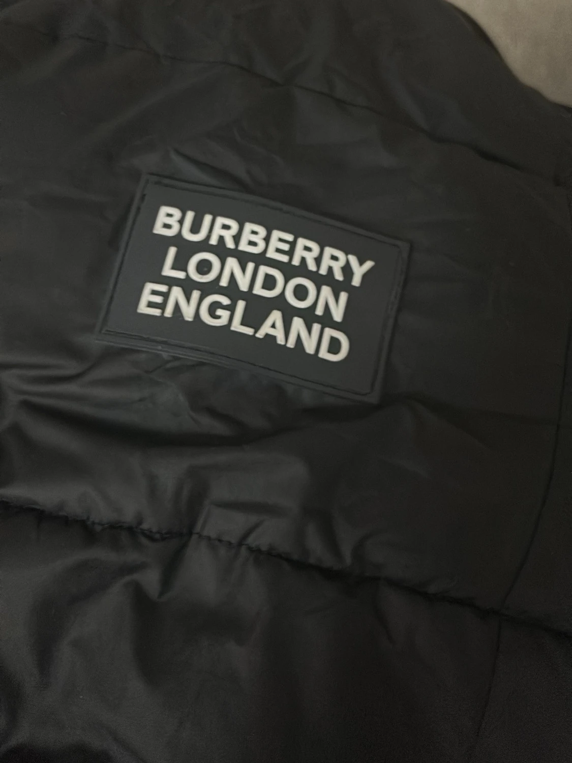 Svart pufferjacka från Burberry - 4