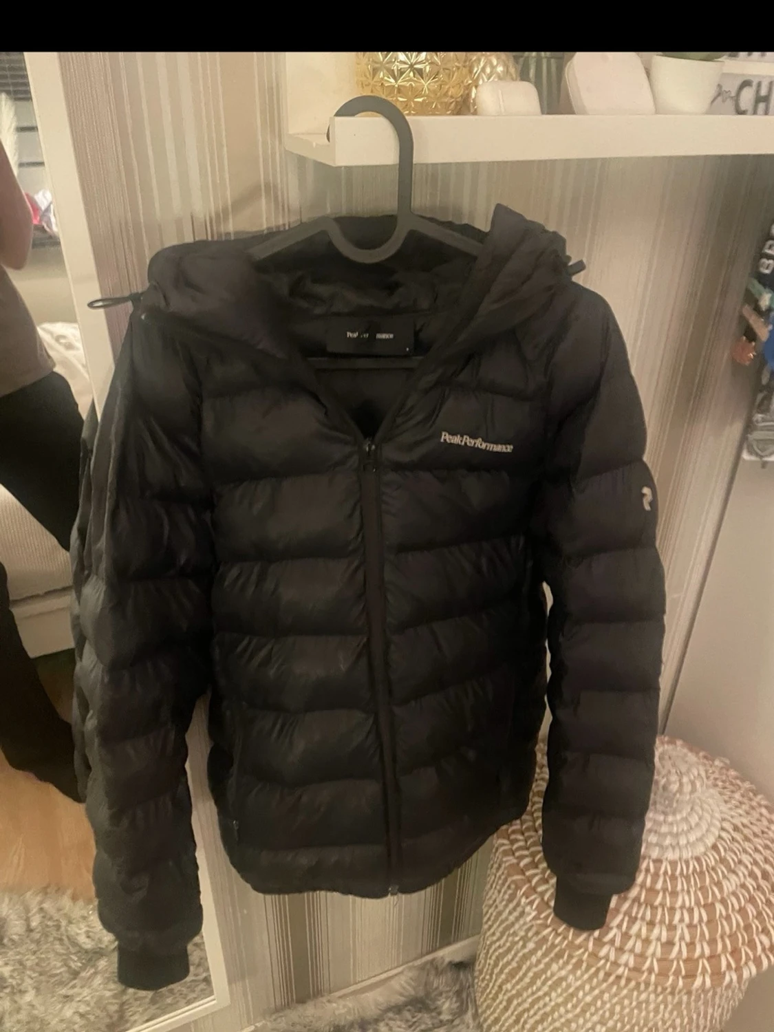 Svart Peak Performance pufferjacka S - 1