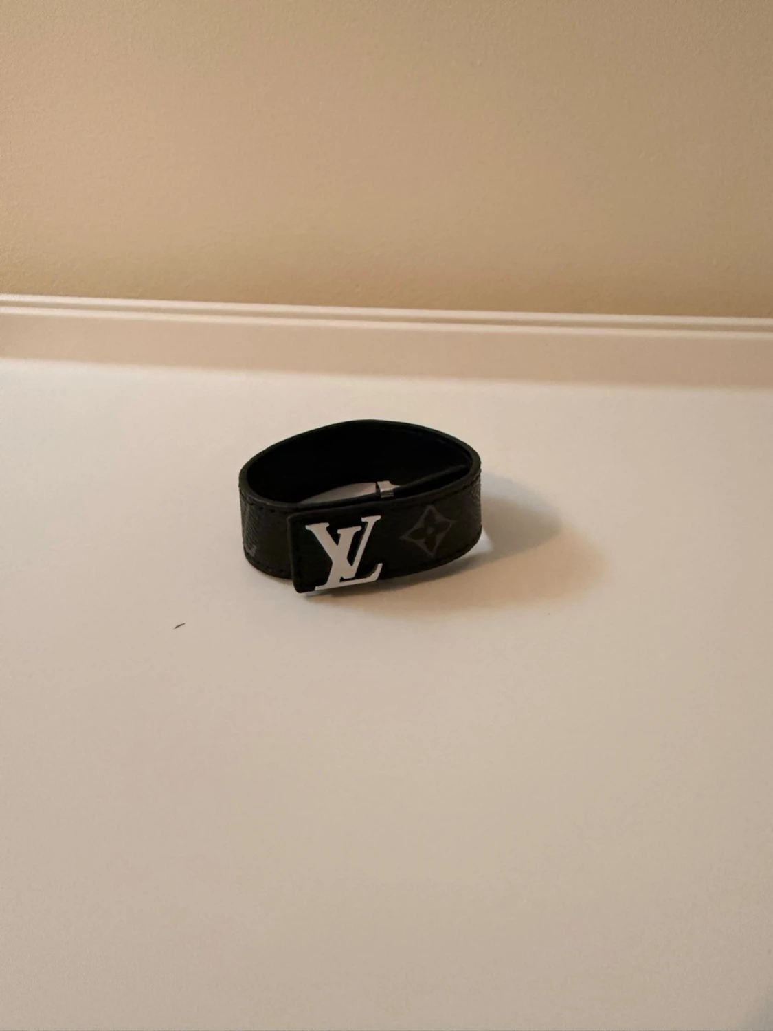 Svart monogram-armband – designer-inspirerat, justerbart, nytt - 1