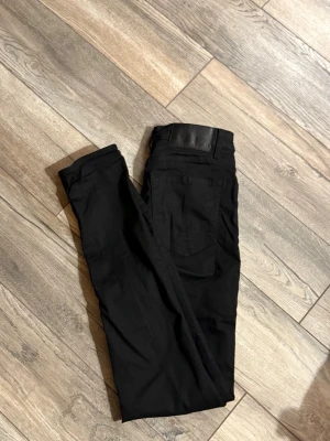  Tiger of Sweden jeans nya - Tja säljer nu dessa tos jeans som är nya utan prislap. Dom är storlek 29/32 och skicket är 10/10. Vid minsta lilla fundering är det bara att höra av sig.