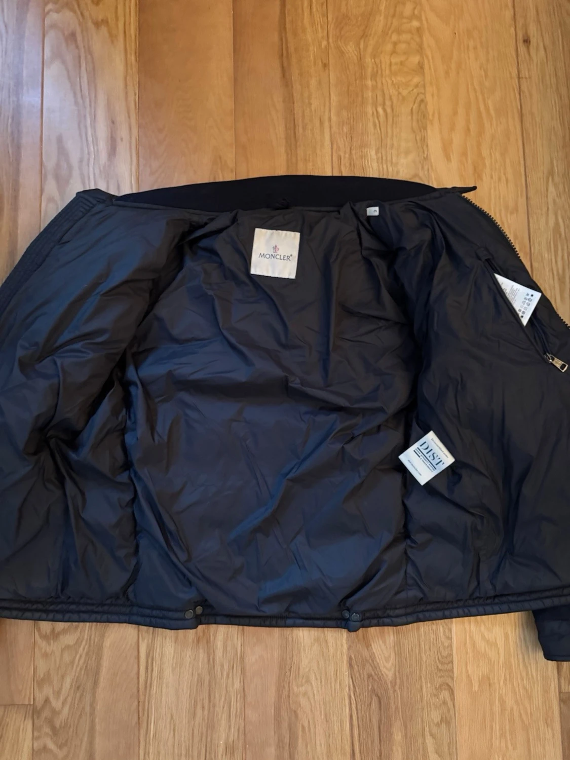 Svart pufferjacka från Moncler - 1