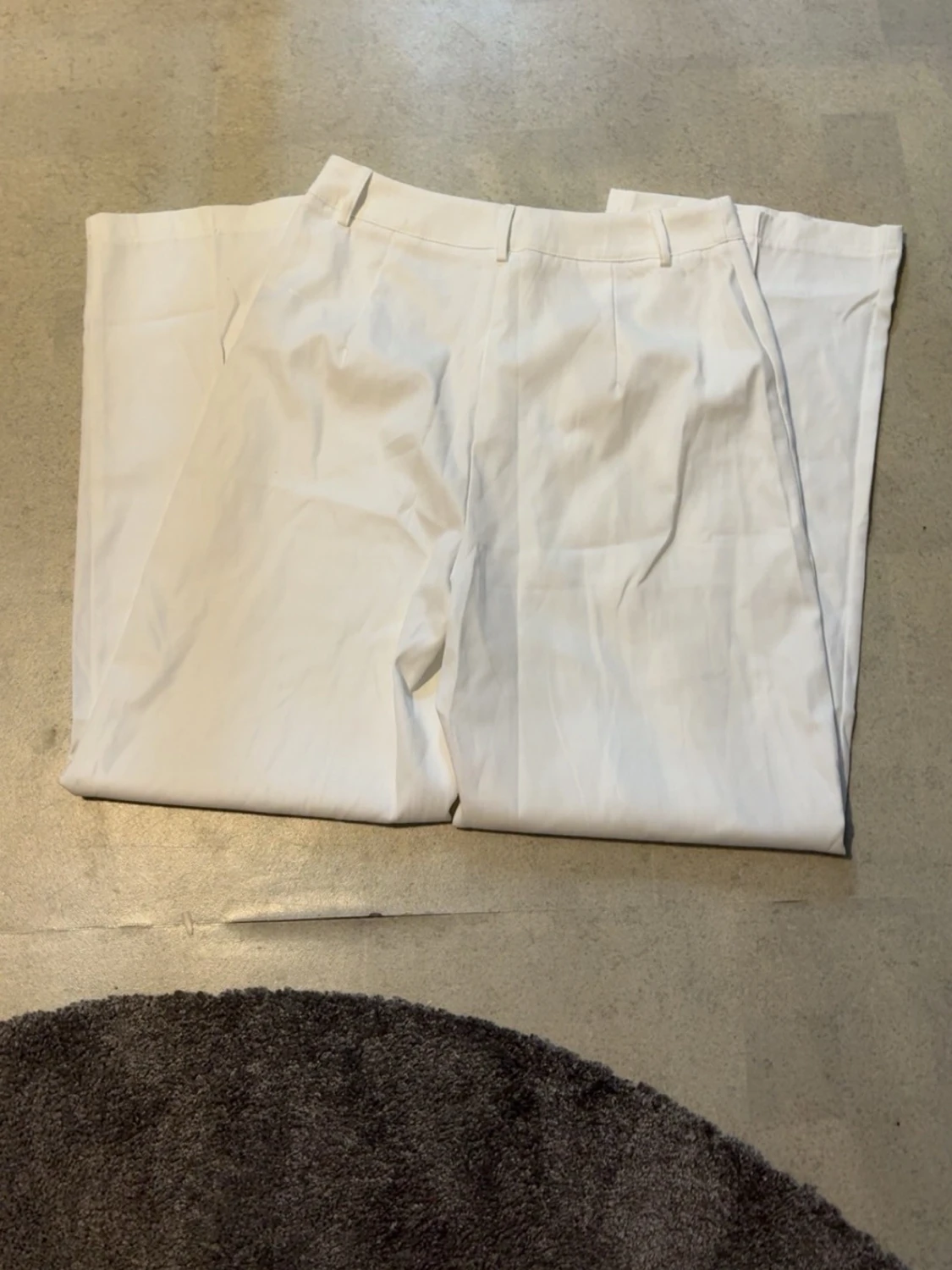Vita kostymbyxor från SHEIN, storlek S - 1