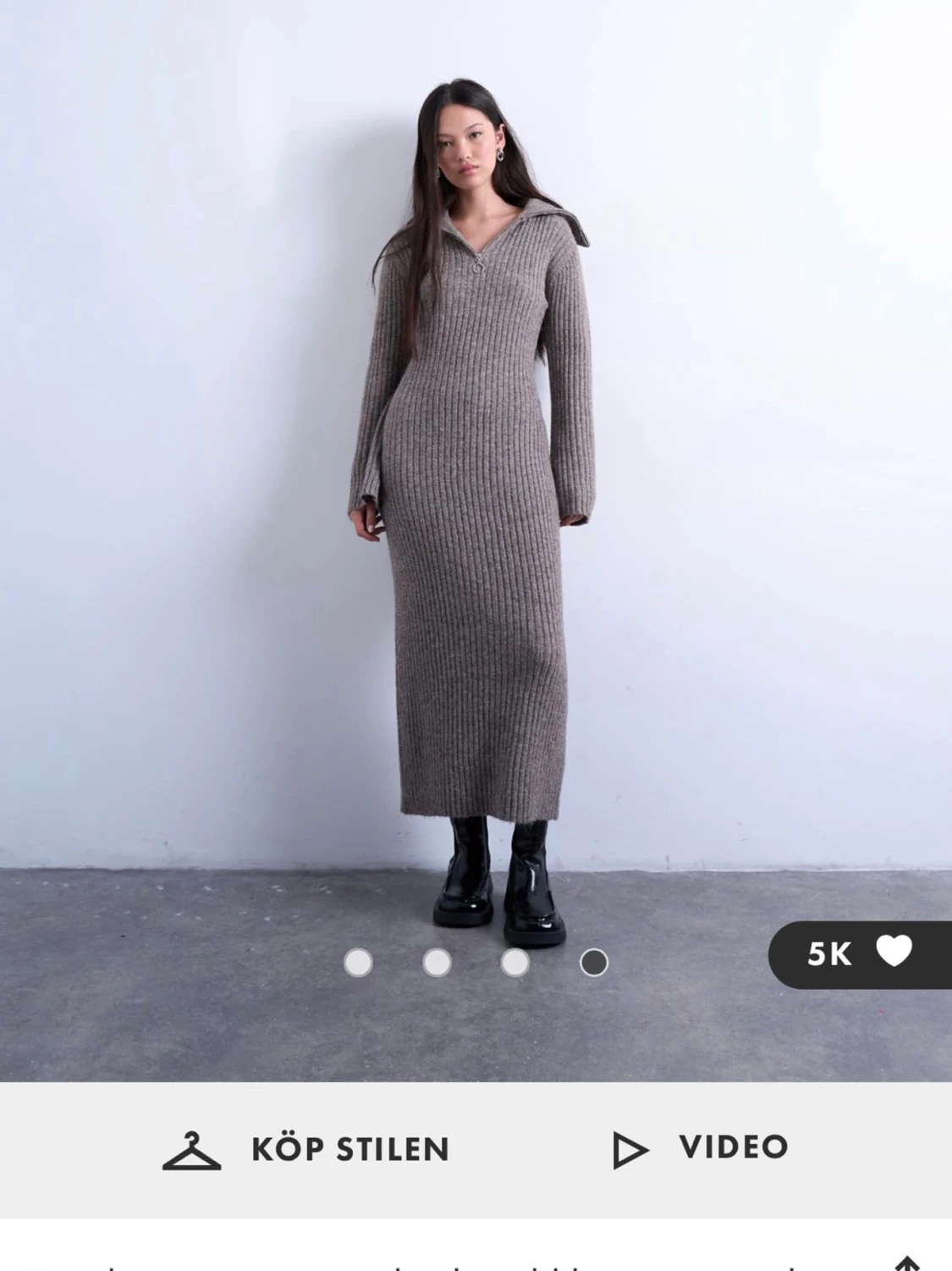 Ribbad lång stickad klänning