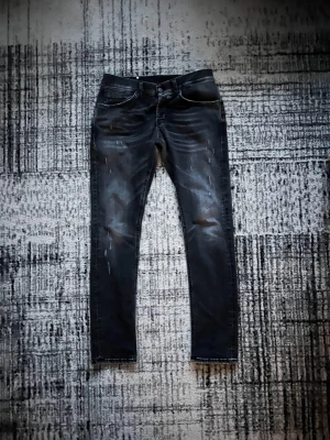 Dondup George Jeans  - |Dondup George Jeans| | Storlek: 33| Skick: 9/10| Medföljer: inget| Frågor eller funderingar tveka inte på att höra av dig!i