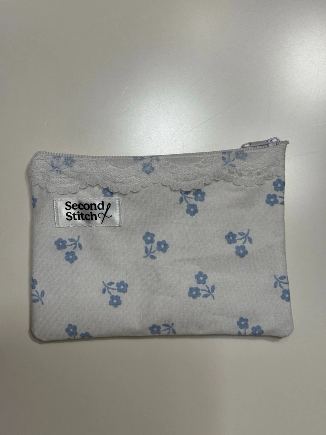 Handgjord necessär av second hand tyger