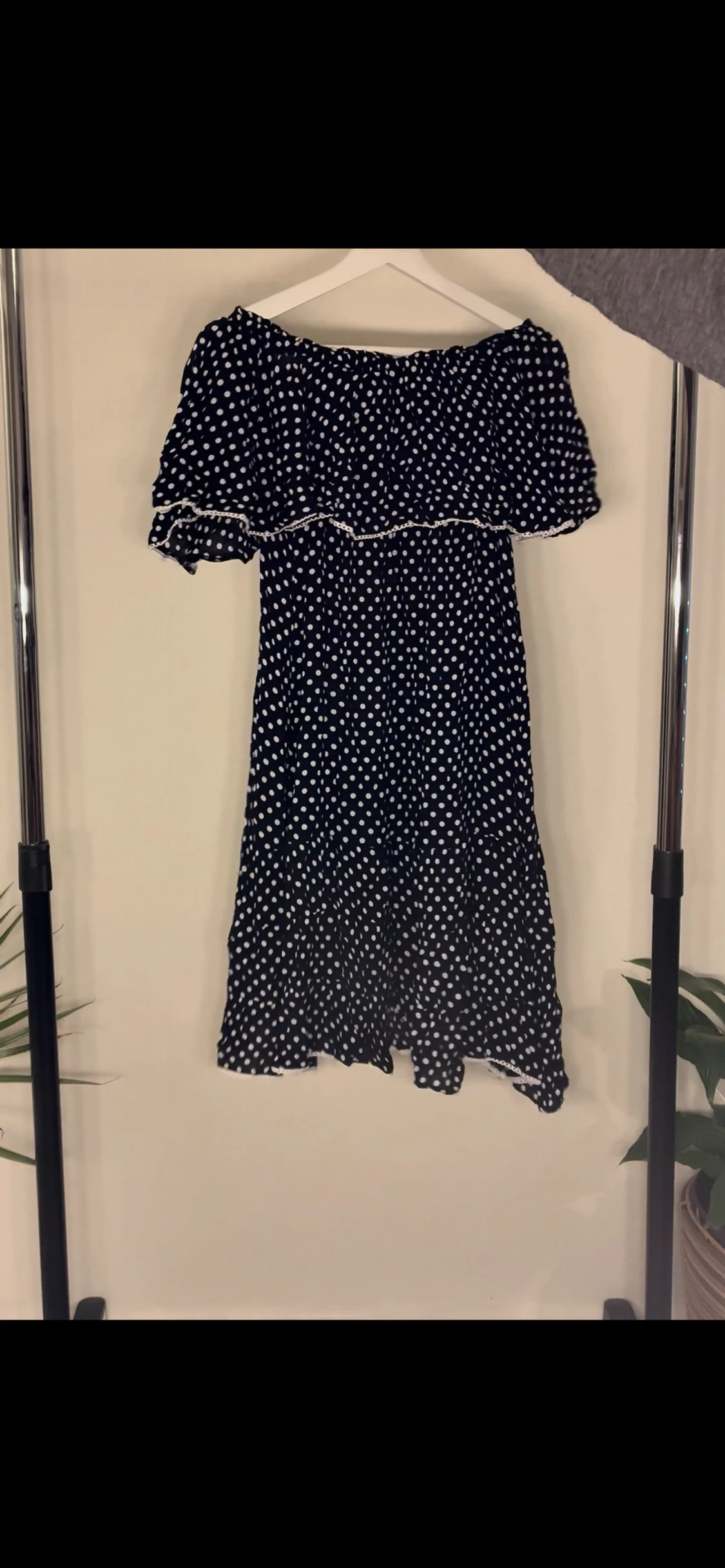 Prickig klänning  - 1