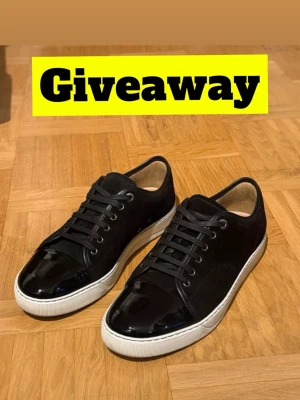 Svarta lanvins  -  Detta är ett par svarta lanvins I storlek 42) jag lottar ut dessa inför jul och vinnaren kommer dras 25 december) allt du behöver göra är att gilla inlägget och följa detta konto. Flera giveaways kommer göras i framtiden så för att du inte ska missa så kan du följa. 