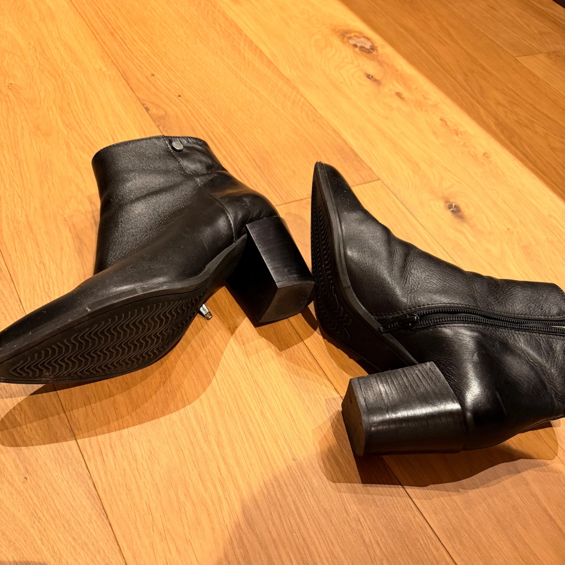 Svarta stövletter med klack - 1