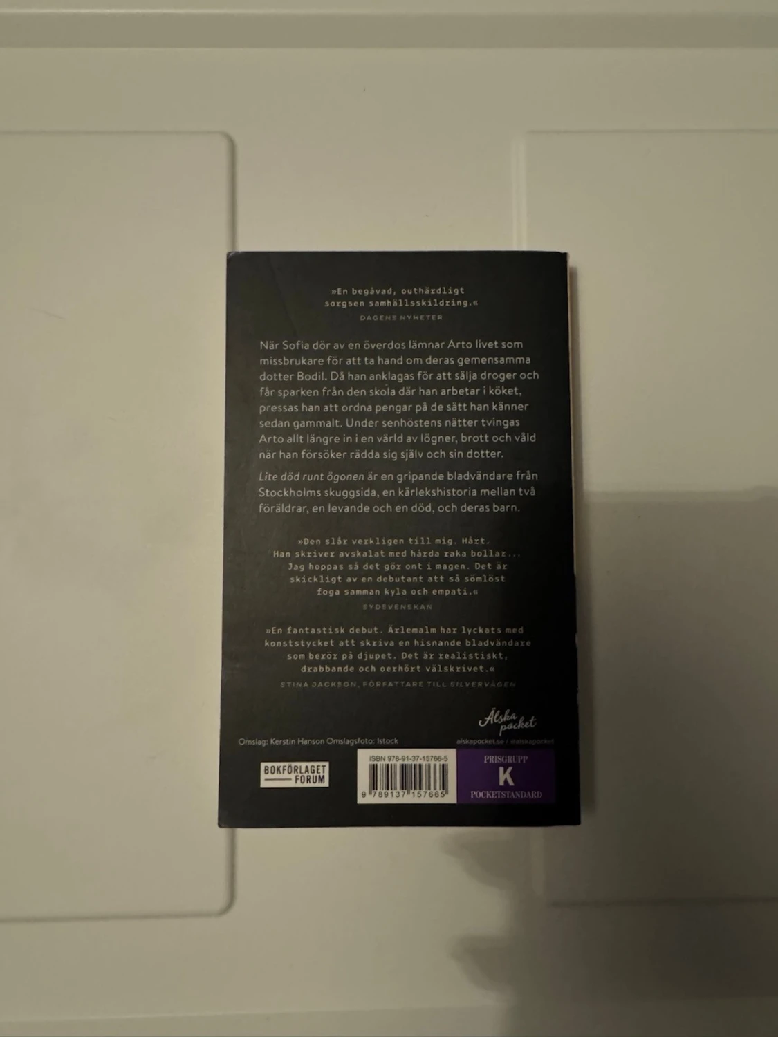 Lite död runt ögonen - 1