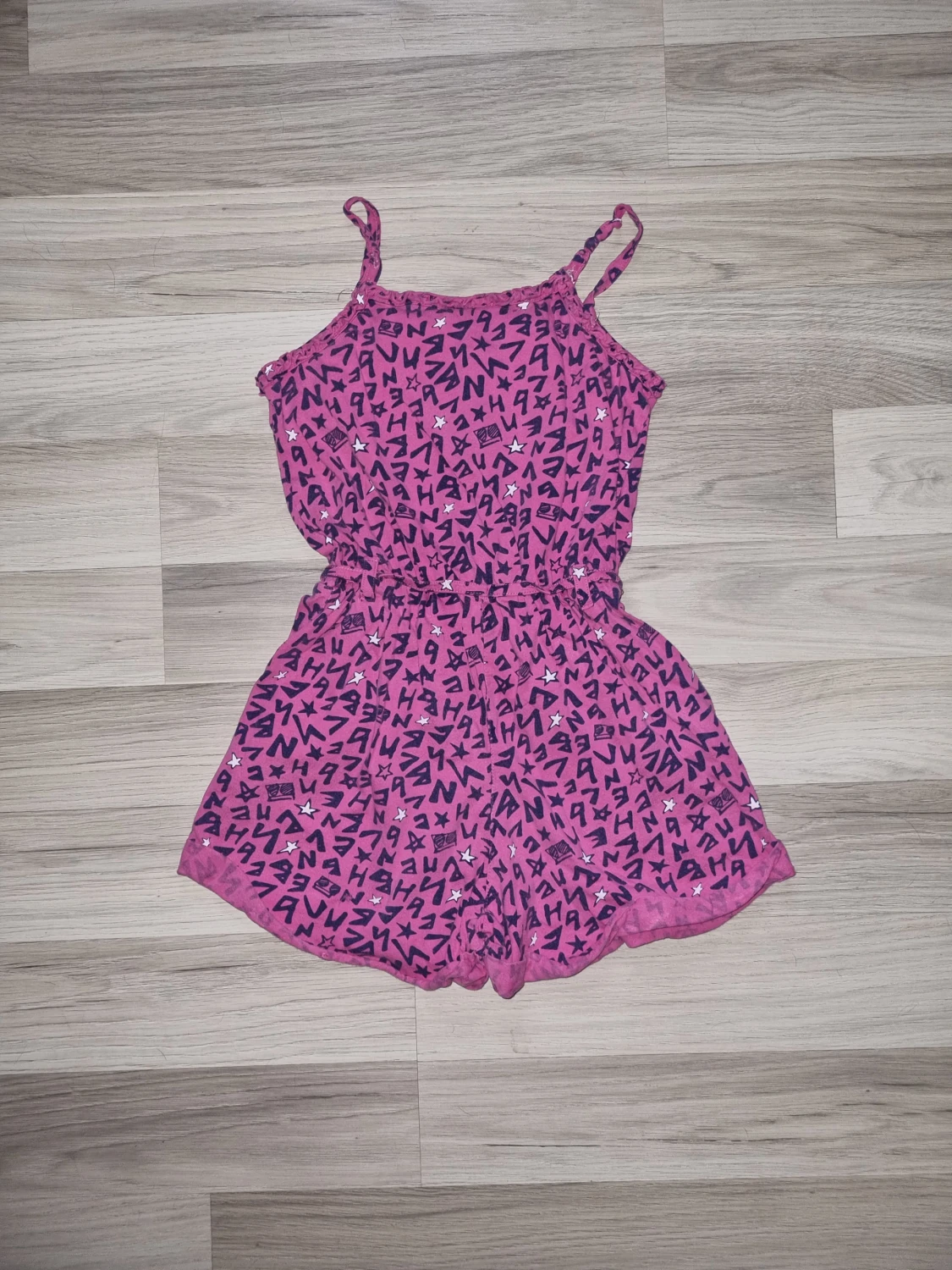 Rosa jumpsuit med bokstavsmönster - 1