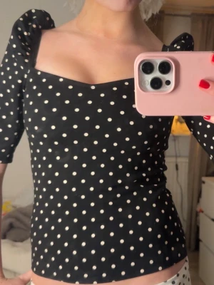 Super fin prickig topp  - Prickig topp från H&M💞💞