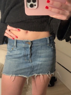 Hollister kjol - Super snygg kjol från hollister, vet inte riktigt storleken på dem men det står 1 i dem❣️❣️