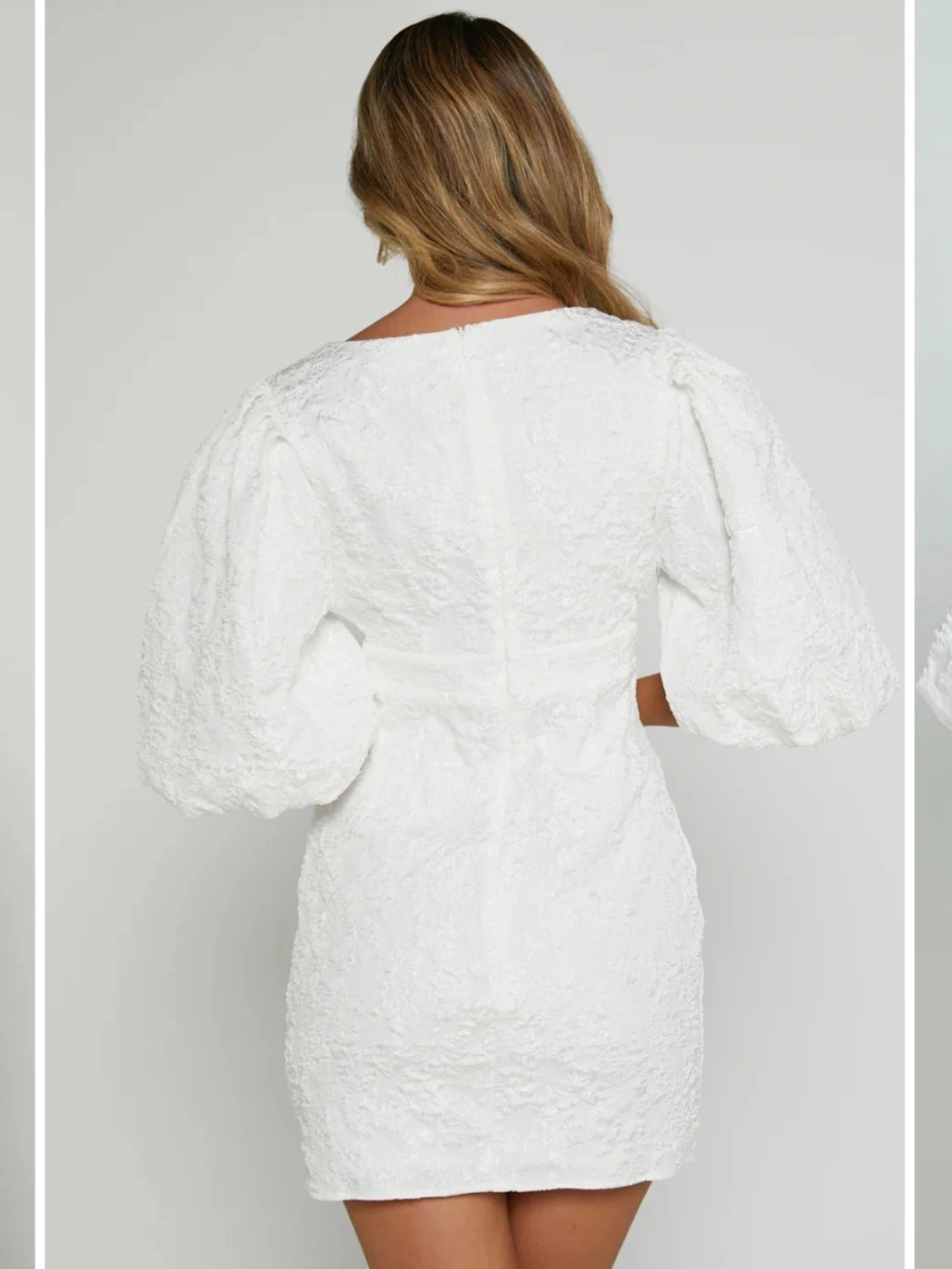 Vit kort klänning med puffärmar - 1