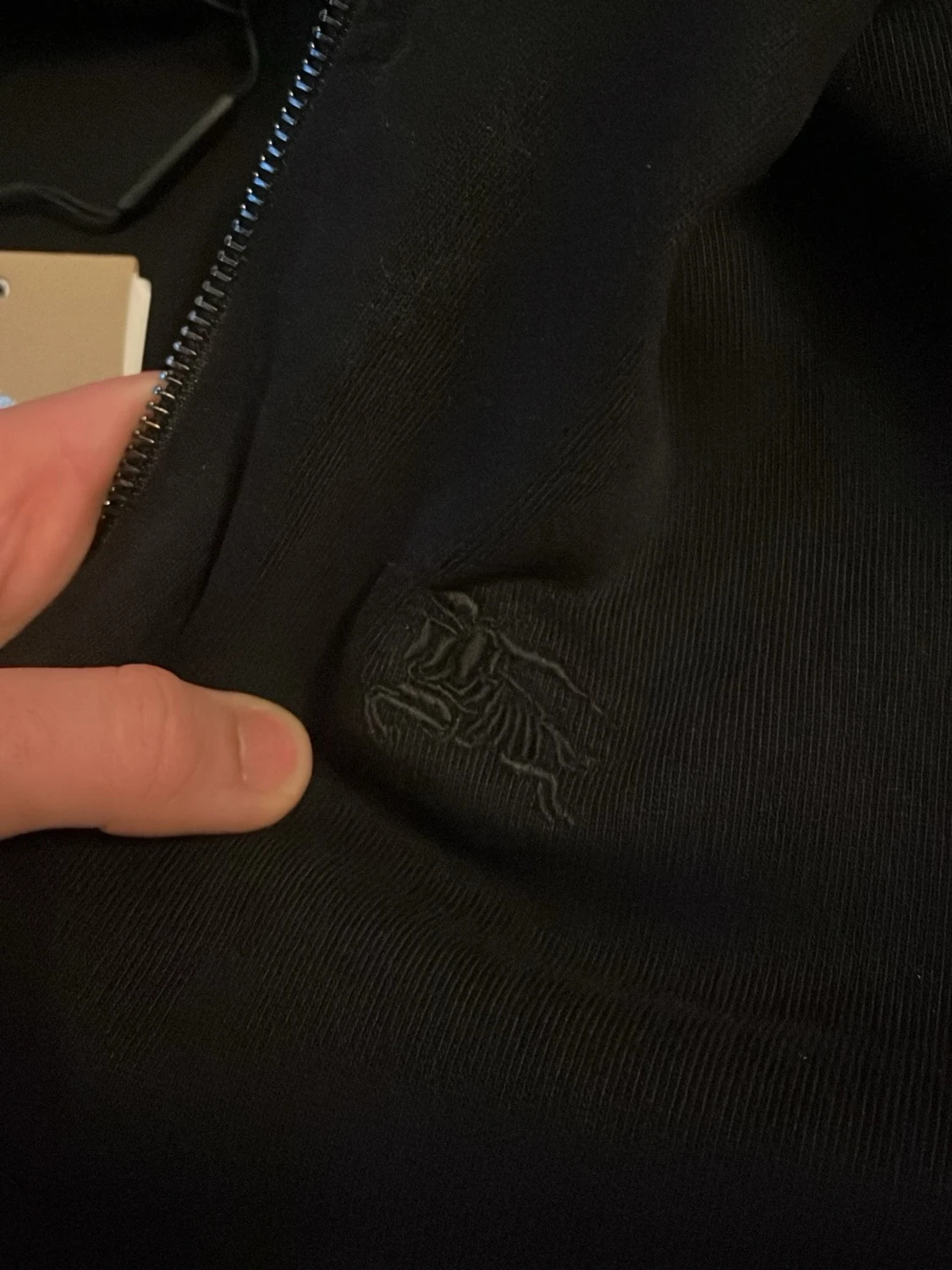 Svart jacka med rutigt foder passar både S och m  - 2