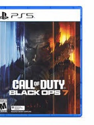 Call of Duty Black Ops 7 PS5 spel - Call of Duty Black Ops 7 till PlayStation 5. Omslaget har en mörk och intensiv design med blå och orange toner, och spelet är i klassisk plastfodral. Perfekt för dig som gillar actionfyllda shooters och vill spela på PS5.