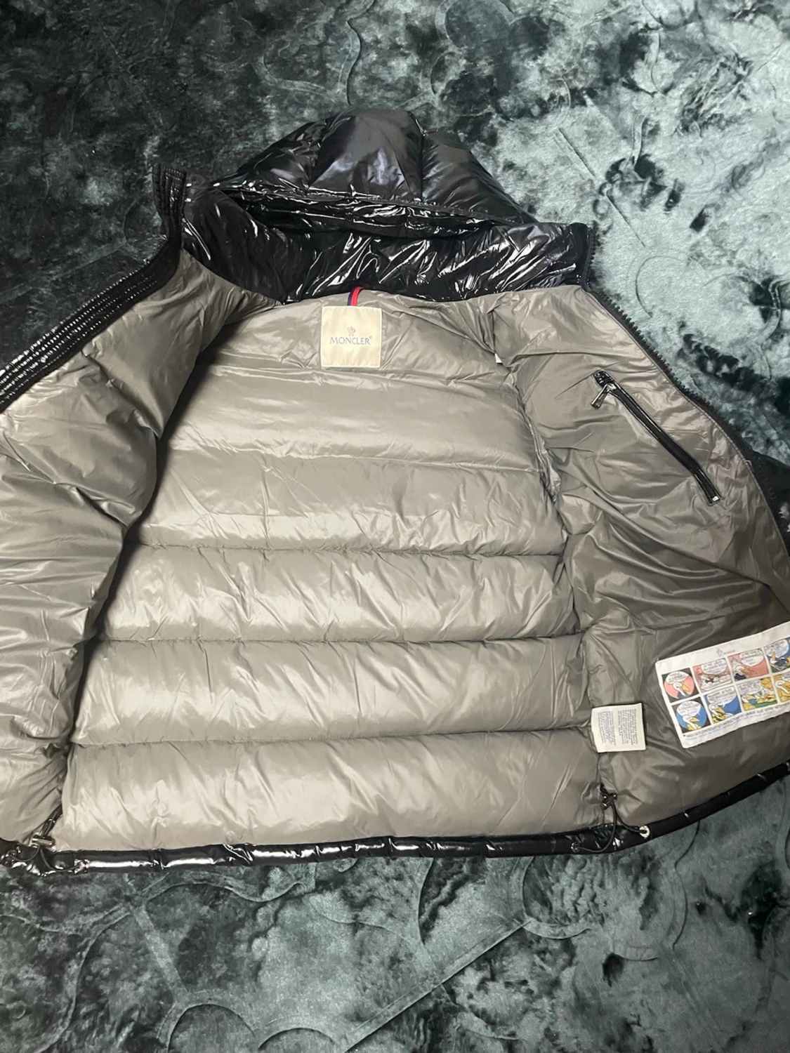 Svart glansig dunjacka från Moncler - 1