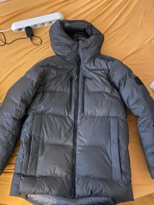 Sail raicing puffer jacket - Säljer en helt ny grå sail racing jacka