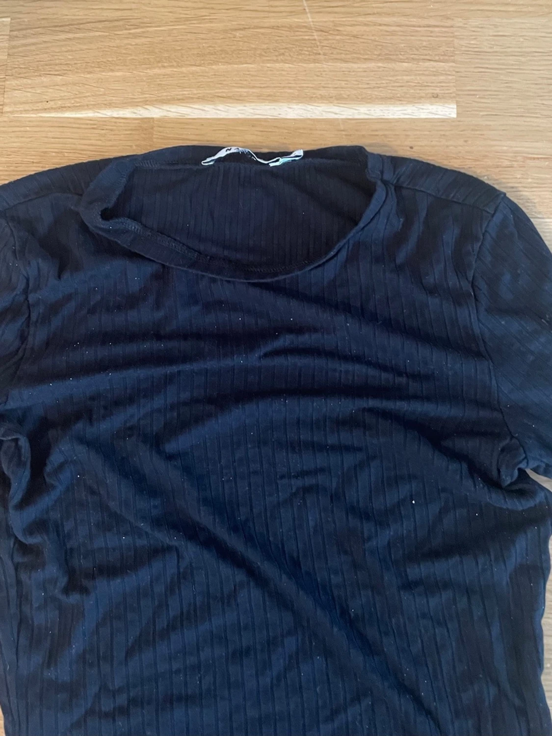 Svart ribbad långärmad klänning - 1