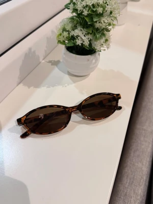 Solglasögon - Helt nya aldrig använda.