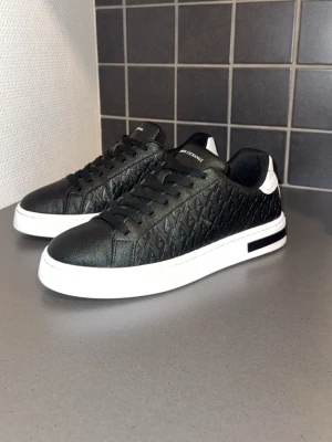 Armani skor  - Armani skor. Storlek 41. 9/10 skick 