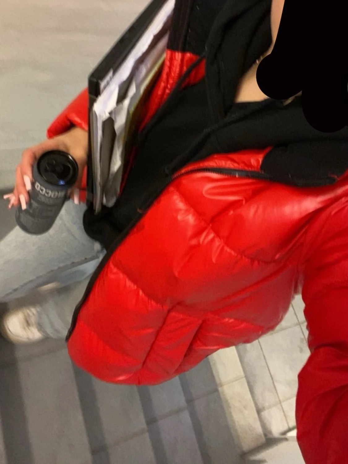 Röd pufferjacka med dragkedja