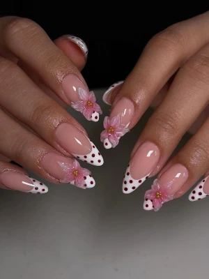 ✨Handgjorda lösnaglar✨ - Press-on naglar med blommor och prickar!💞💞