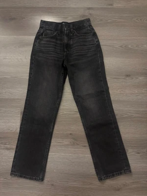 Svarta raka jeans - Waist 25 height 28 ( petite)