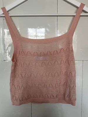 Snyggt rosa linne - Snyggt rosa linne från Zara! Stl M men skulle säga att den är liten i storleken. 💕