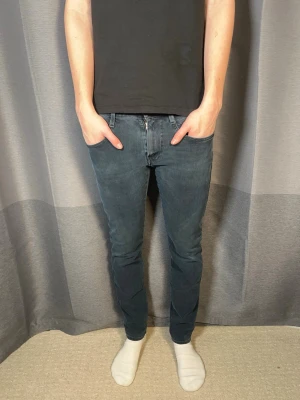 Replay anbass jeans - Tja!| Säljer detta paret feta jeans från Replay!| Modell:Anbass- lapp saknas men har samma passform!| Kontakta mig vid minsta fråga!| Pris alltid diskuterbart!| //Nils