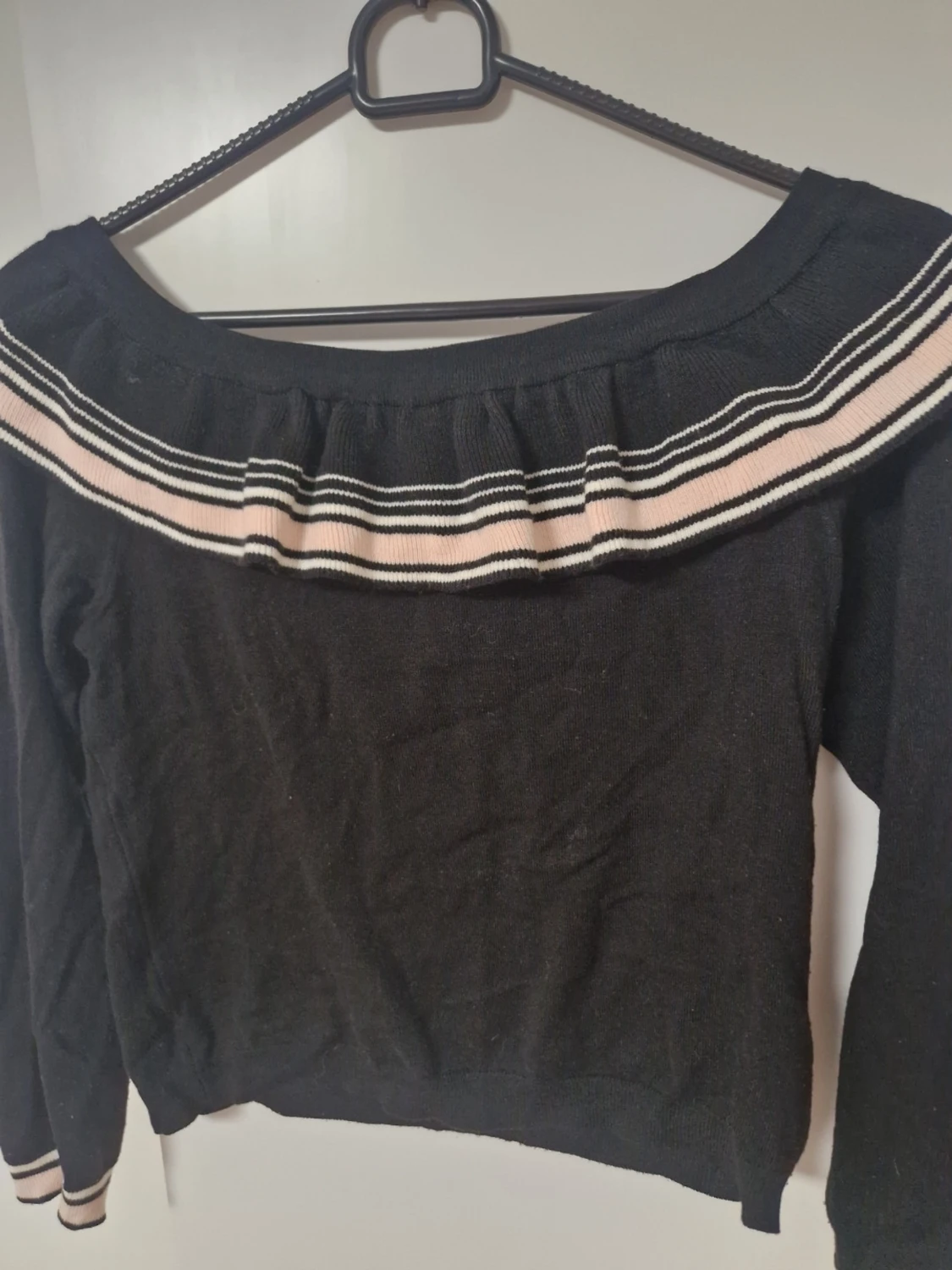 Svart offshoulder topp med volang - 3