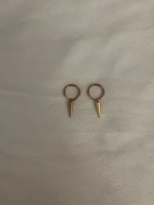 Edblad Peak Hoops Örhängen  - Edblad örhängen i guld , säljer för de kommer inte till användning! 