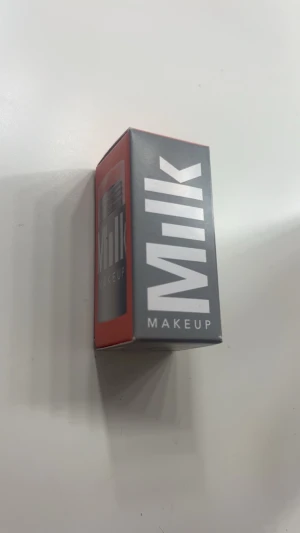 Milk Makeup Dash Rouge Stick - Rouge i stickformat från milk makeup. Fick hem den igår men provade den på kinden men den var inte riktigt min färg.