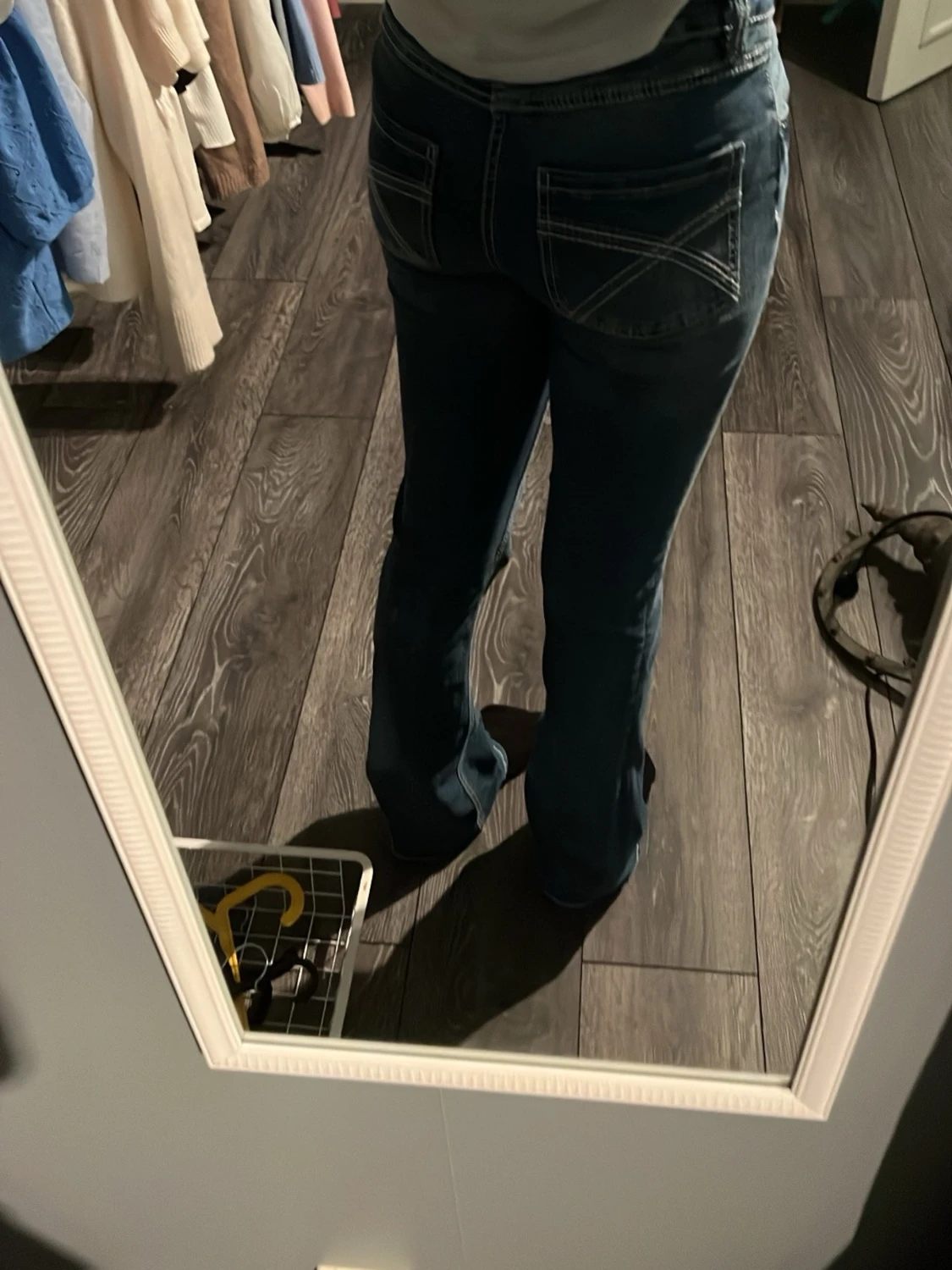Mörkblå bootcut jeans med kontrastsömmar - 1