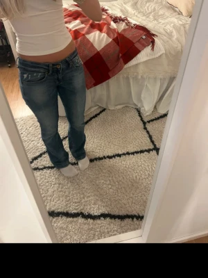 Low waist jeans - Snygga lågmidjade jeans från Big star. Fint skick förutom en liten defekt (se sista bilden), men går att fixa enkelt💕
